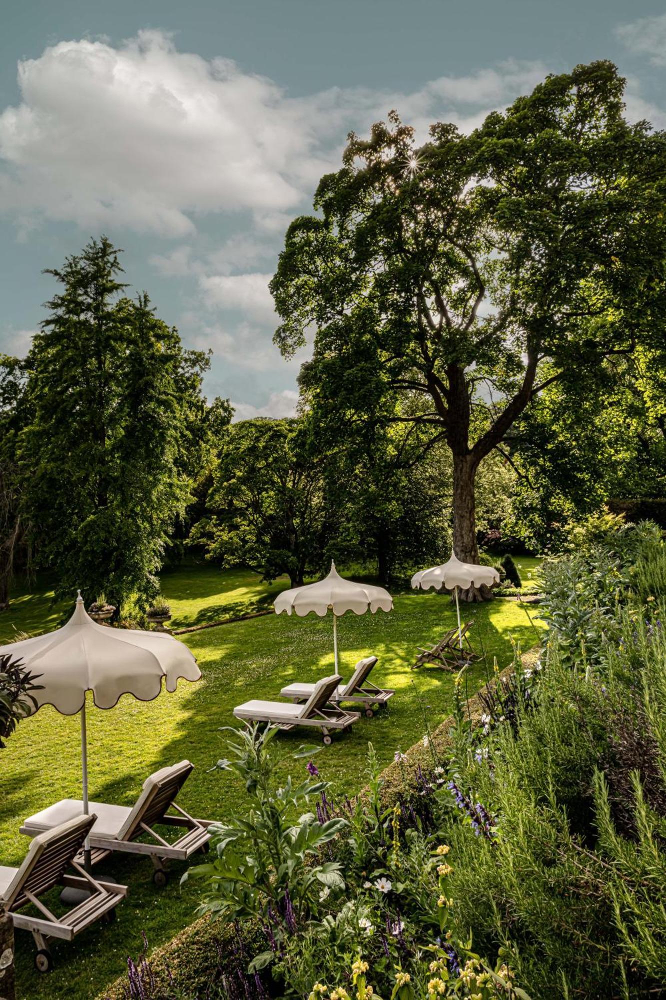 Cowley Manor Experimental Elkstone